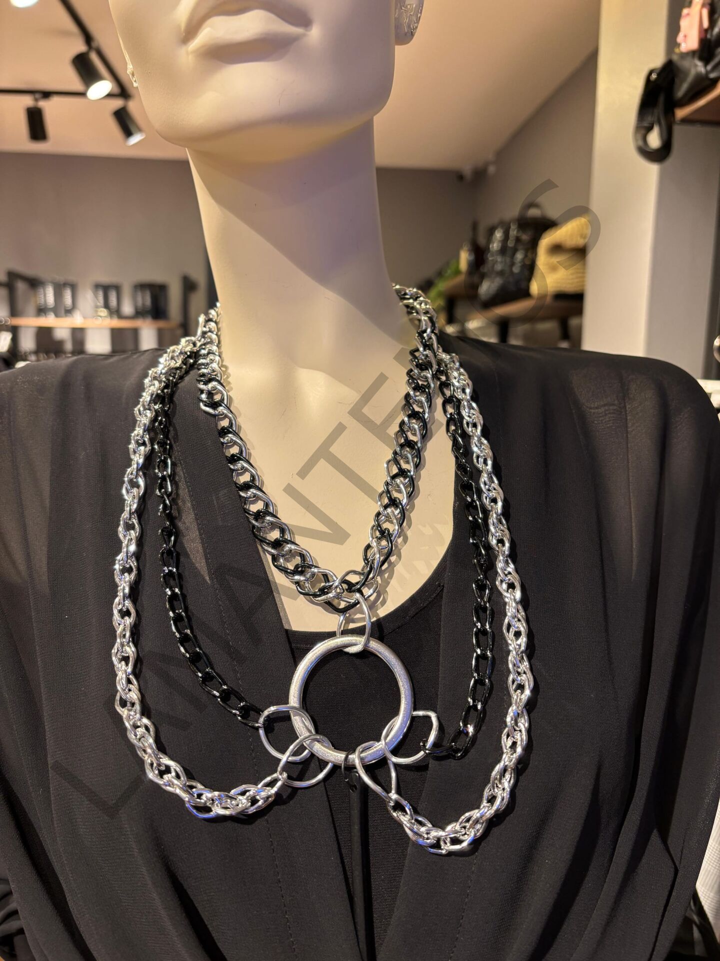 PUPİ KOLYE SİYAH - STD