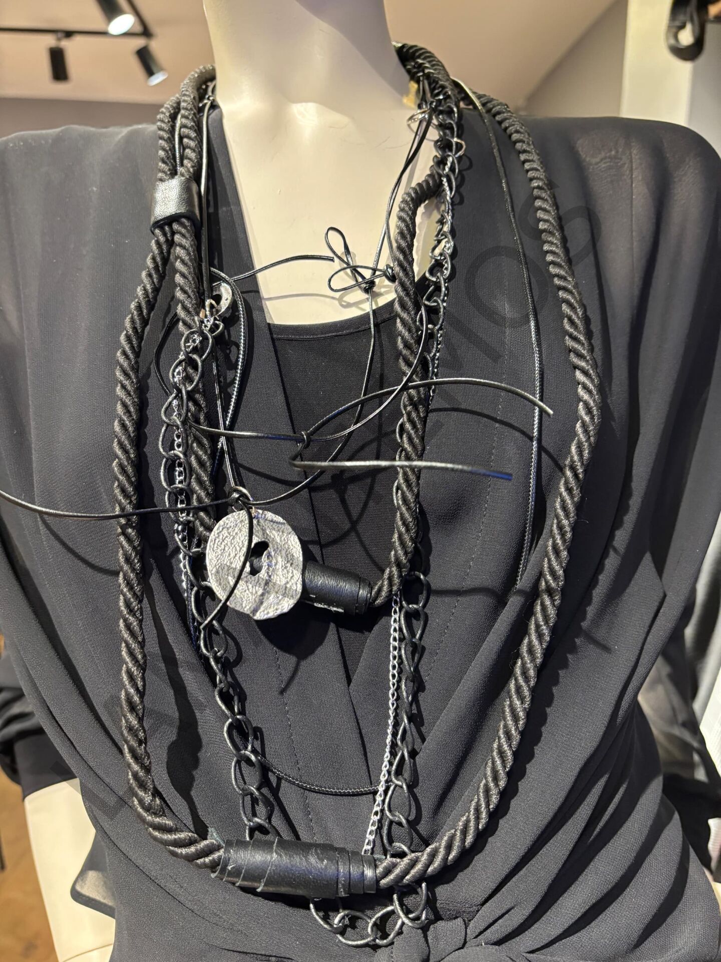 SAAVO KOLYE SİYAH - STD