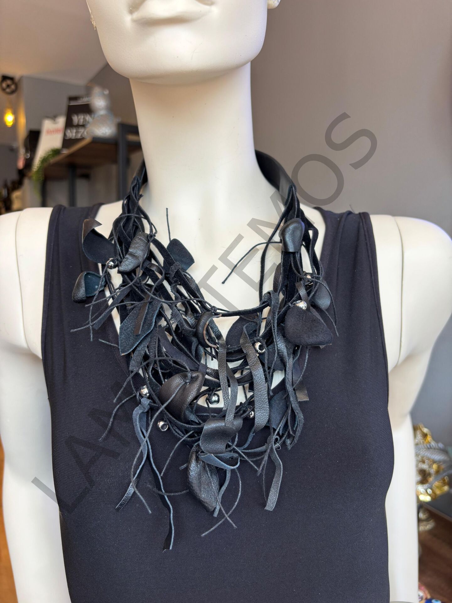 PIİLİ KOLYE SİYAH - STD